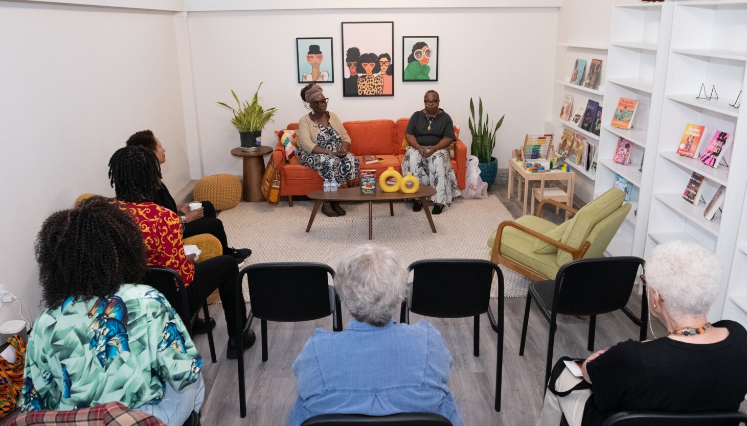 zora’s-region,-a-black-awned-feminist-book-shop-in-evanston,-is-‘a-like-letter-to-the-community’