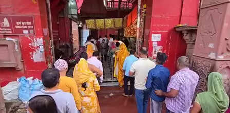 Kashi: On the fourth day of Navratri, long queues for visiting Maa Kushmanda, wishes dedicated for peace and wealth