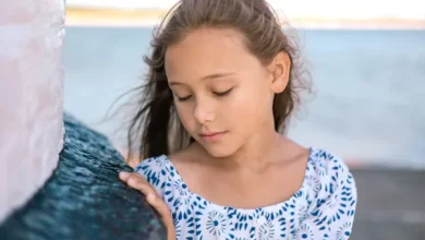 كيف تقرئين مشاعر طفلكِ؟.. خطوات لتكوني صديقته