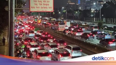A number of toll gates are partially opened, toll roads in the city are stuck tonight