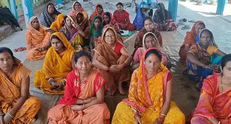 Bihar: ‘Not the place of our happiness’, women talked before they got an amount of 10 thousand rupees