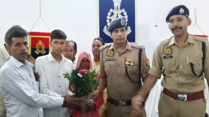 Where did this student walk away from the train and reach lake? He told police: I don’t want to stay there -the Muzaffarnagar student found a safe police investigation
