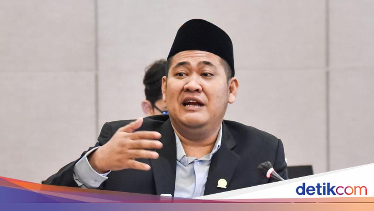 The village infrastructure was damaged, a member of the DPR Cecar Tanjung Jati Jepara Pltu