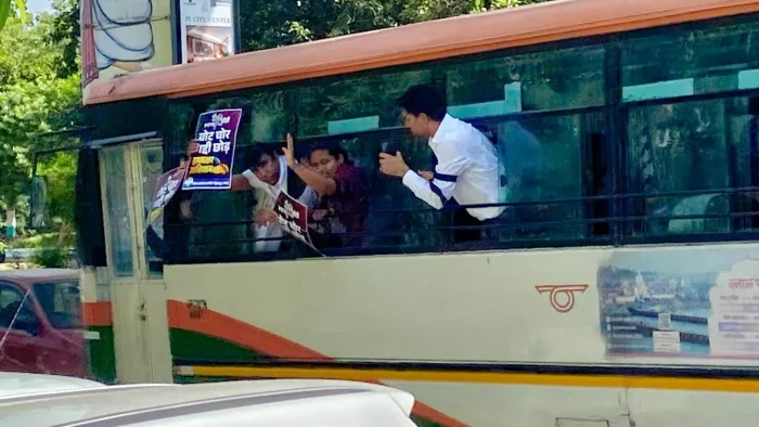 Congress members showed on the arrival of the Premier Modi at Trade Show held in Noida, police continued – NCR NEIDA NEWS CONGRESS WORKERS who were detained for protests of PMS Visit