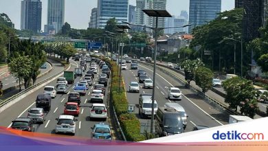 A number of toll gates in the city are still partially opened this morning