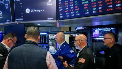 US stocks are declining despite positive economic data