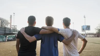 الأخ ليس مجرد قريب، بل سند العمر ونعمة لا تُقدَّر بثمن، يخفف قسوة الحياة ويشاركك الفرح والحزن….