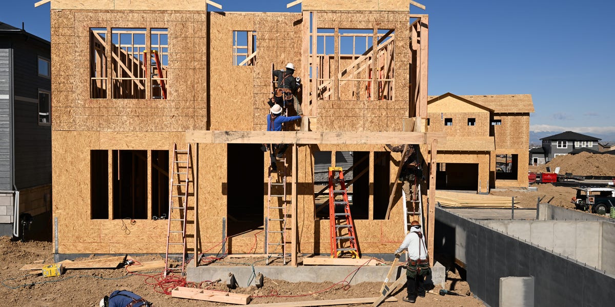 the-us-housing-market-is-nearing-a-turning-level,-order-homebuilders