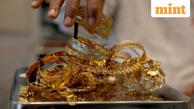 Gold Price Today: MCX gold rate trade above £ 1.13 lakh per 10 grams. Silver price drops 0.2% today