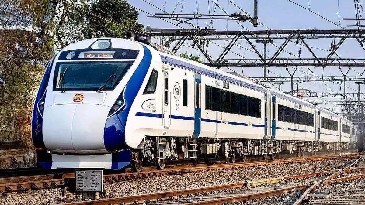 Due Bharat Express Uproar Due to alcohol, RPF has landed young youths off the train