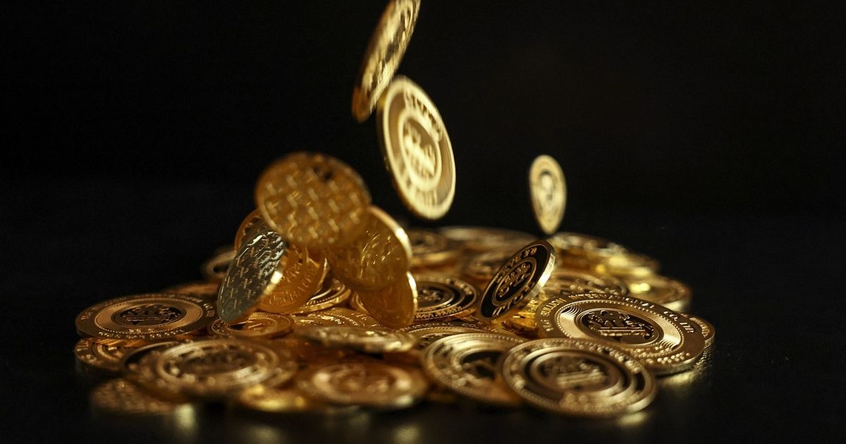 The price of gold is near the sixth weekly profits in a row