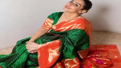Gajra in hair and vidya balan on the forehead