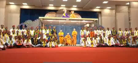 The Prestige Festival of the Swaminarayan Temple in Jodhpur, Mahant Swami Maharaj, honored the craftsmen