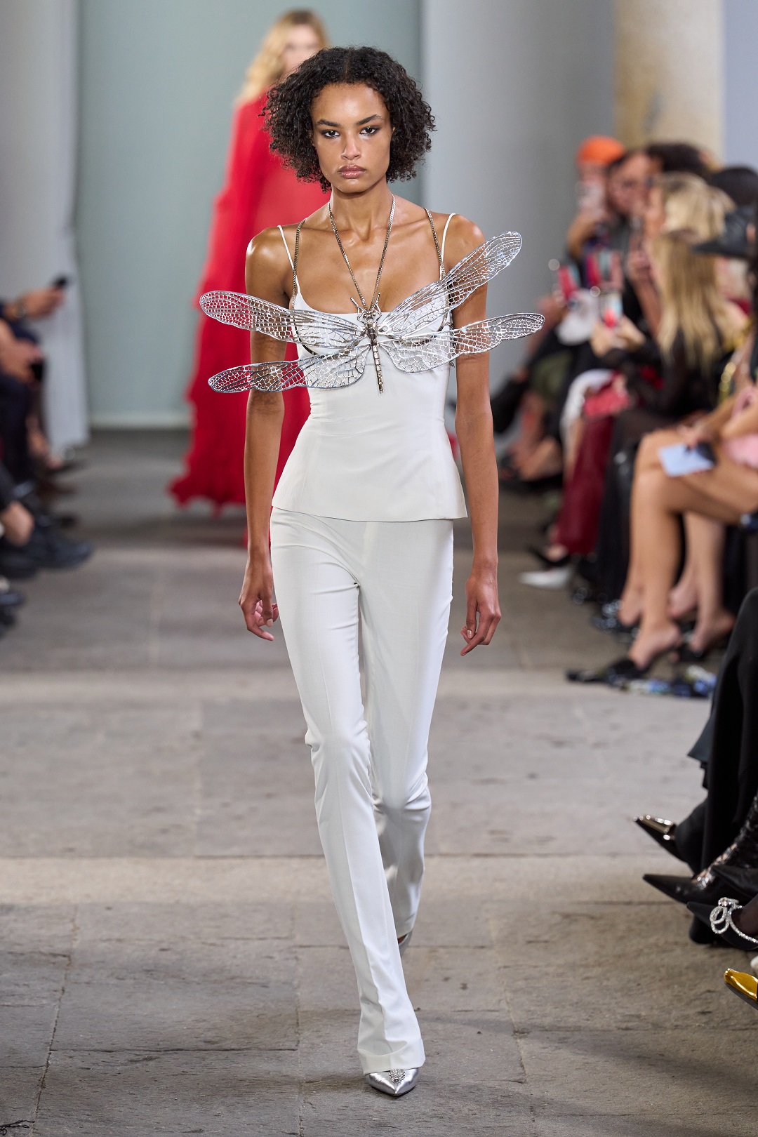في عرض استثنائي ضمن أسبوع ميلانو للموضة، قدمت دار Blumarine مجموعتها لربيع وصيف 2026، بتوقيع…