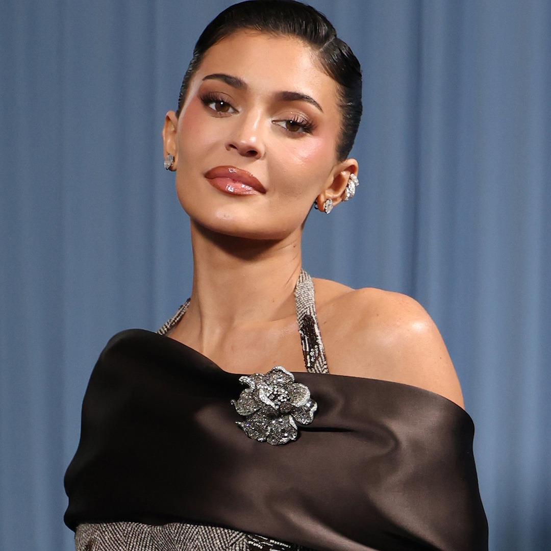 kylie-jenner,-son-aire-recreate-rise-and-shine-meme