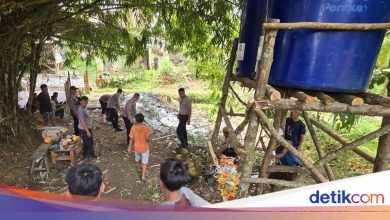 Bogor -Police Station made a quick response to the Clean Water Crisis in Tapos Village