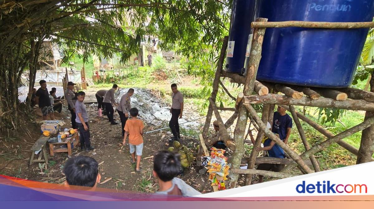 Bogor -Police Station made a quick response to the Clean Water Crisis in Tapos Village