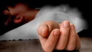 Daughter in a restaurant with a boy, furious father, pistol both removed painful death