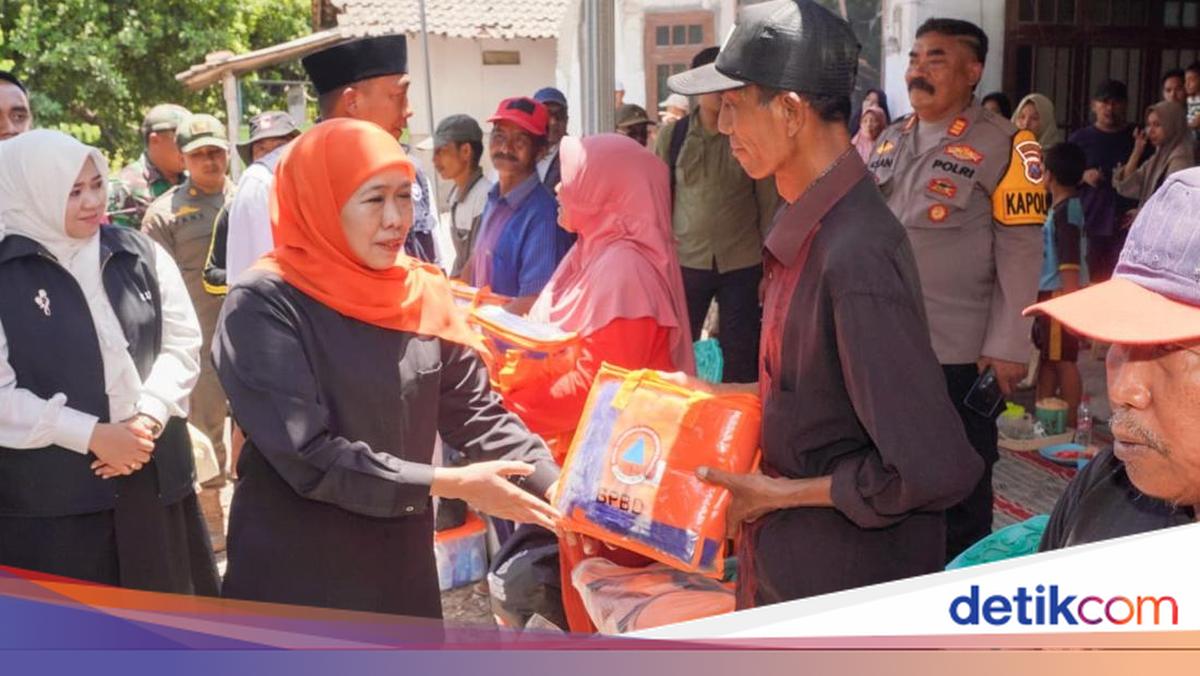 Governor Khofifah handed over help to residents affected by the earthquake in Situbondo