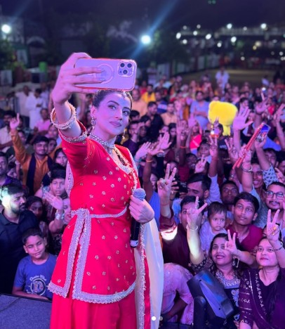 Akshara Singh spread in Dandiya Night, shared video on social media
