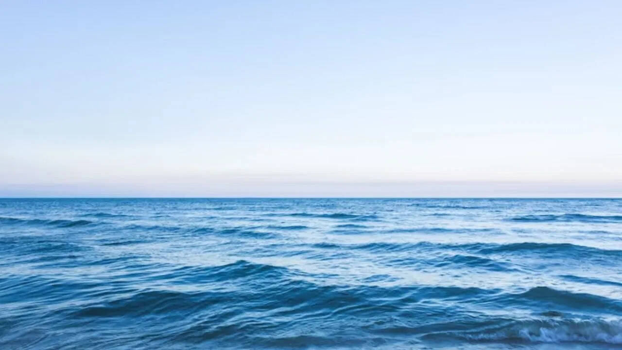 The seawater automatically disappears here and after some time comes back, know where this mysterious beach is