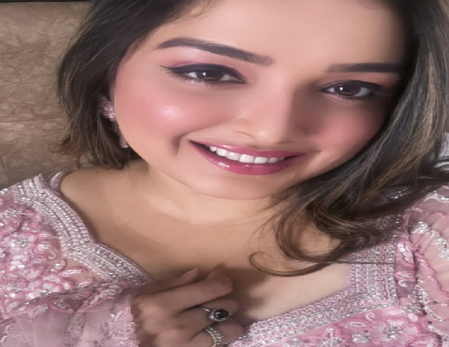 Amrapali Dubey dance on the song ‘Zoom Zoom’, unmatched in traditional avatar