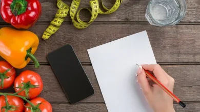 الوزن المثالي ليس رقمًا ثابتًا! إنه يختلف بناءً على العمر والطول وكتلة العضلات.. نوضح لك مفهوم…