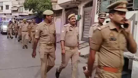 Uttar Pradesh: The police warned flagmars at festivals in Sambhal, Co.
