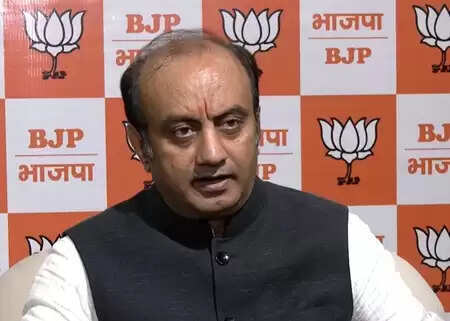 Sudhanshu Trivedi’s tune on the song ‘Kaaba-Medina’ in Durga Pandal, accused of Appeasement on Mamta