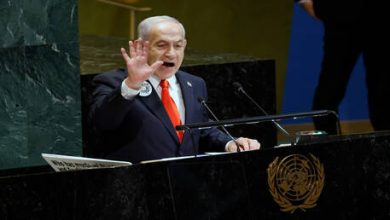 نتنياهو يسخر من منتقدي زوجته سارة ويهاجم العرب