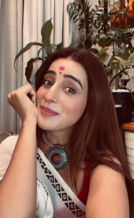 Akshara Singh won the heart with Saree, Bindi and Smile, expression on ‘Bholi Si Mayya’ did wonders