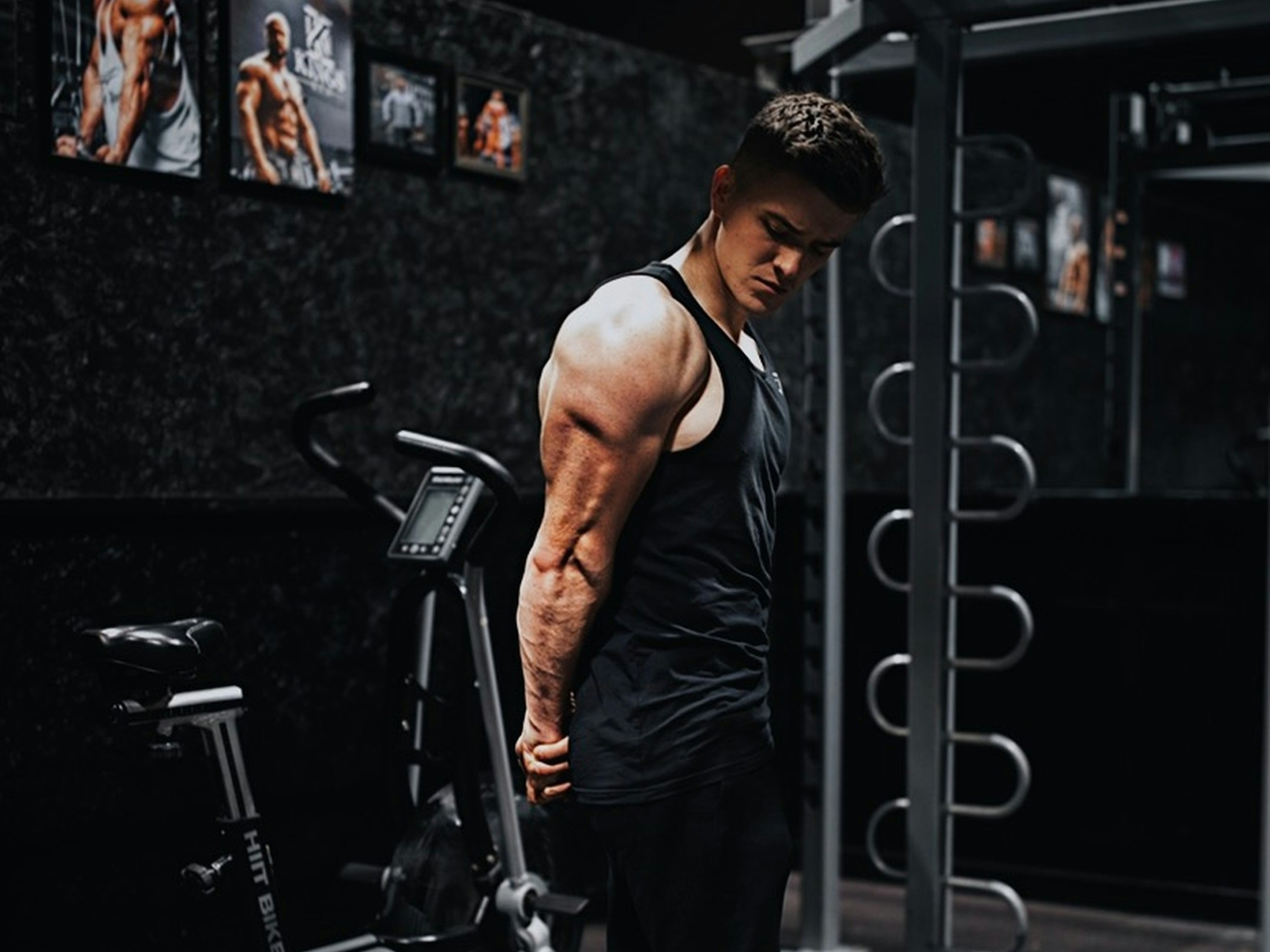 Why do you avoid tight clothes in the gym?
