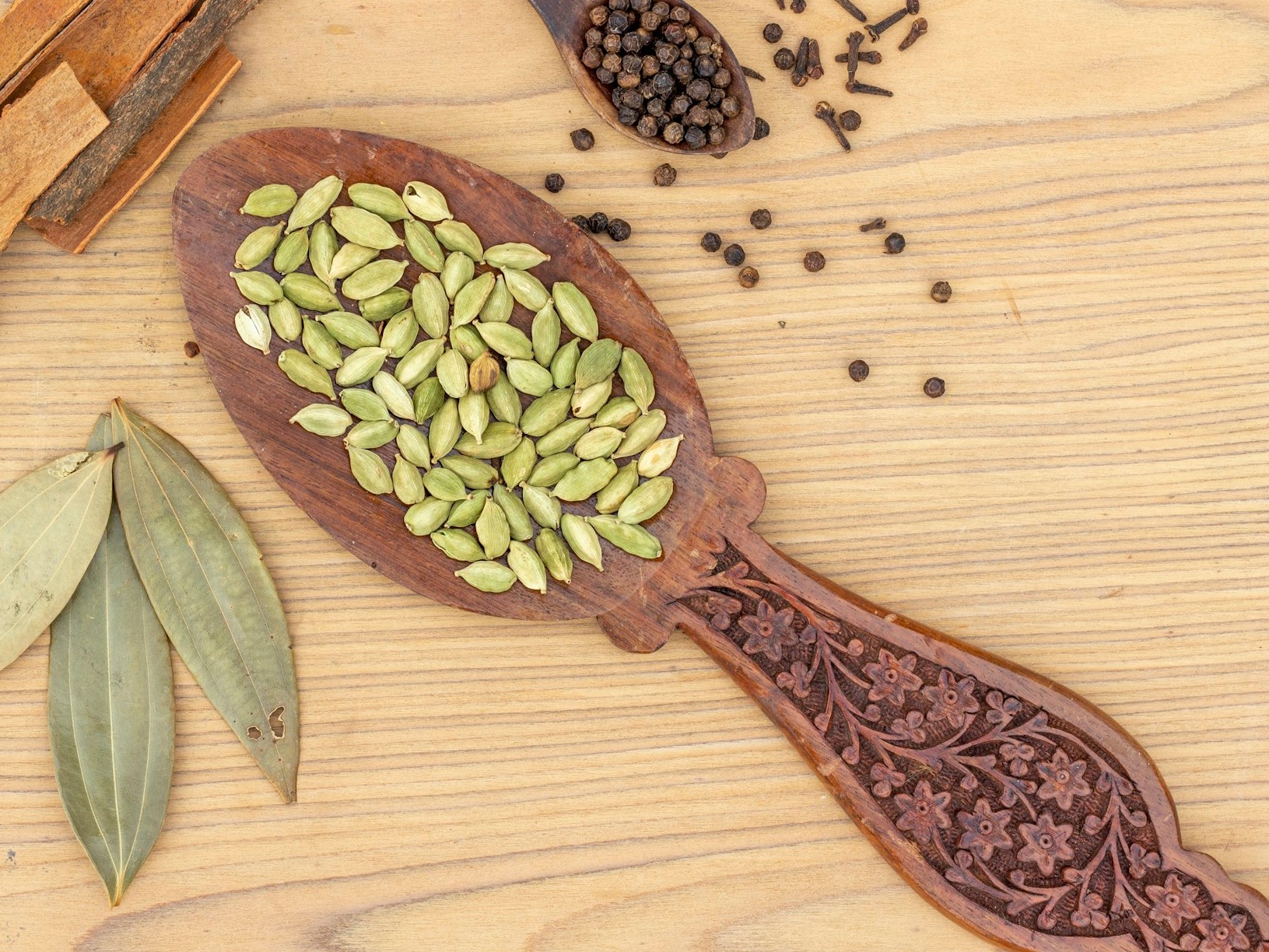 These benefits will occur by chewing cardamom after eating!