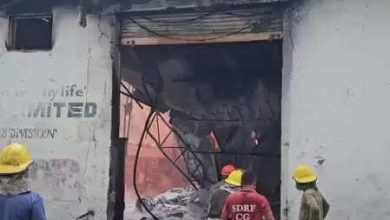 Chhattisgarh: Fel Brand in the Ink Factory of Raipur, firefighters who are controlling