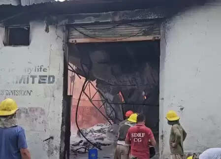 Chhattisgarh: Fel Brand in the Ink Factory of Raipur, firefighters who are controlling