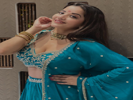 Monalisa’s traditional avatar on Navratri, Limelight was looted in Lehenga
