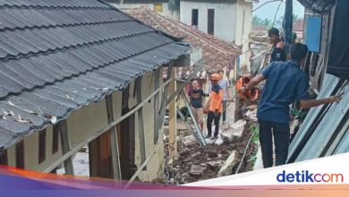 The walls of the branch clim meeting in pawn hose were hit by a landslide