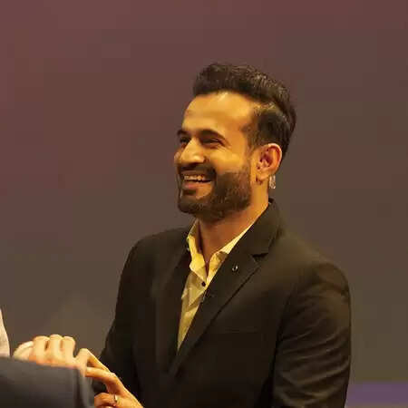 ‘Flight Land Kari Bumrah’, Irfan Pathan tied to Haris Rauf