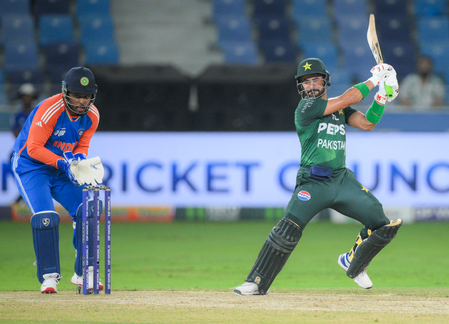 Pakistani batsmen start well by batting first in the final of the Asia Cup