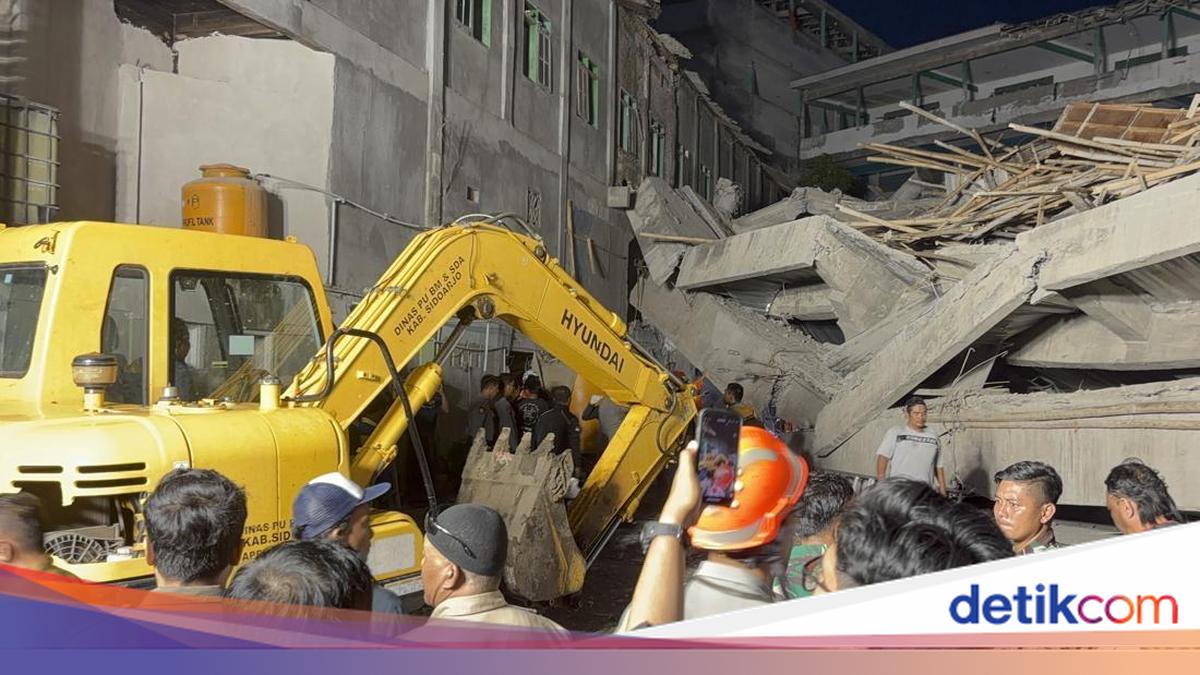 Heavy equipment was mobilized by the evacuation of the Santri congregation captured by Musala, collapsed in Sidoarjo