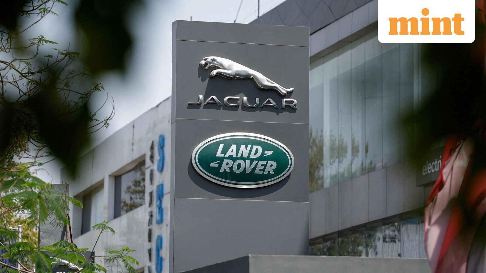 Jaguar Land Rover in Tata Motors to resume production after cyber attack with $ 2B British government support