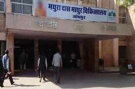In the video, the grandson injured at Mathuradas Mathur Hospital due to electroculation due to electric pole