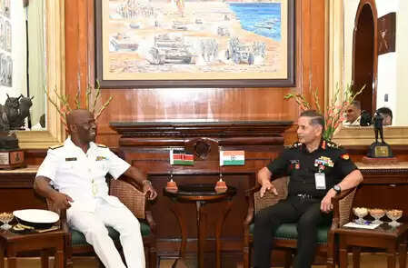 Kenya’s fleet commander met the Navy chief and army chief, and talked about maritime cooperation