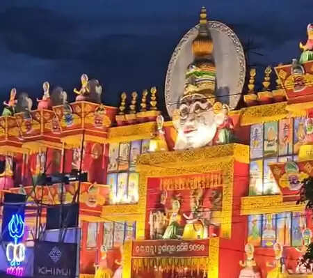 The enthusiasm of Durga Puja across the country, Pandals are decorated at different themes