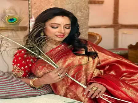 Singer steals energy from Phalguni Pathak, Anupama from TV every year, has revealed video