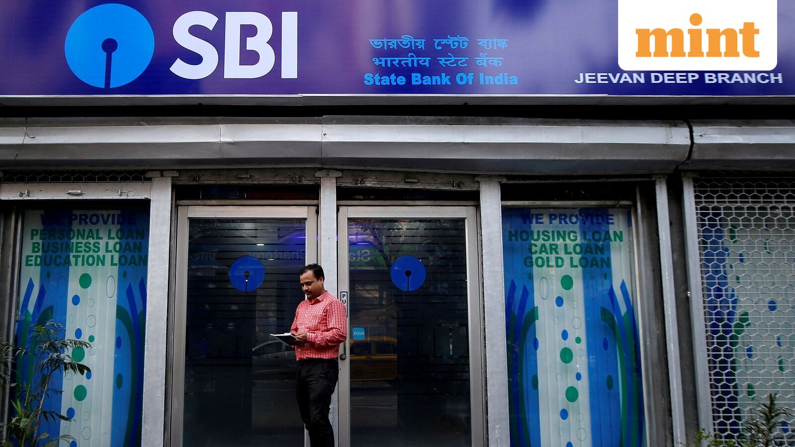 Bank holidays: Is it a banking holiday for Durga Puja today? Check out the full schedule for this week, and a list of October 2025 here