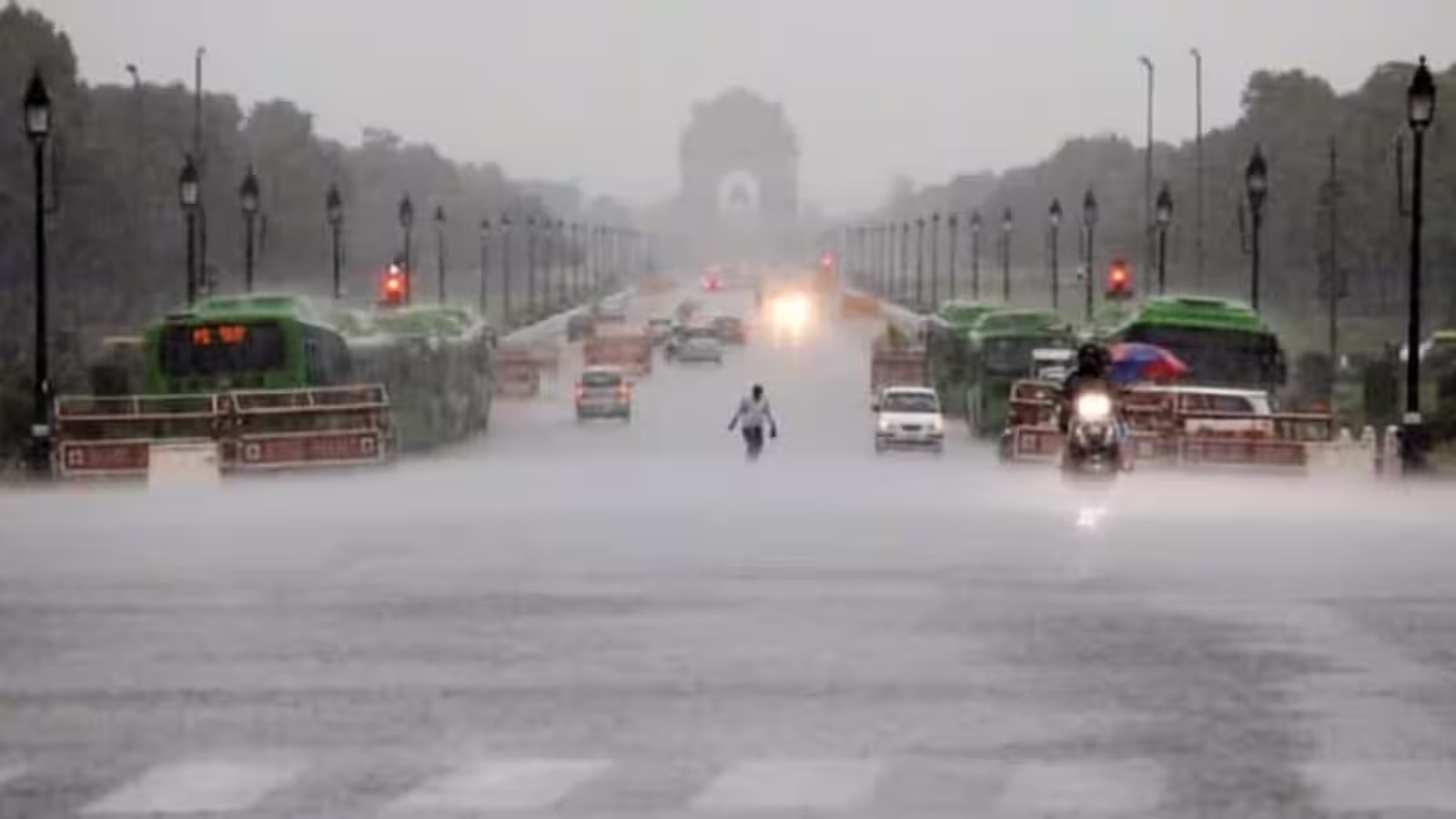 Delhi-NCR rain with thunderstorms, IMD issued the next 2 hours warning, again before Dussehra is pleasant