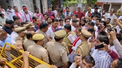 SP MP Ramjilal Suman Under House Arres: Agra Police has set blocked on the way to home, support of support