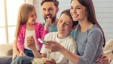 أيهما أفضل لأطفالنا.. الوفرة المادية أم الحضور العاطفي للآباء؟ وما تأثير كل منهما؟