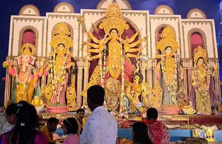 Great enthusiasm in Western Bengals on Mahashtami, crowd met in Puja Pandals